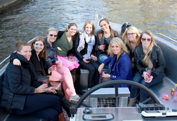 Met z'n allen in de sloep